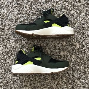 Custom Green NIKE HUARACHES